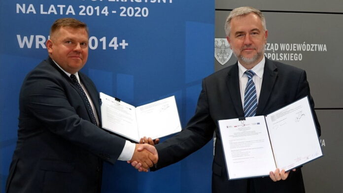 Marszałek Marek Woźniak, Krzysztof Urbaniak, prezes WARP fot. UMWW