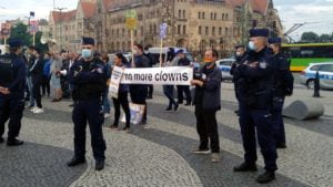 Poznań: Wiec poparcia dla Andrzeja Dudy kontra obywatelski spacer "Mamy dość"