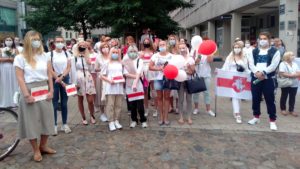 Poznań: Biało ubrani poznaniacy wspierali Białorusinów