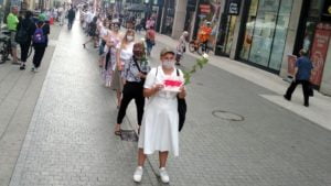 Poznań: Biało ubrani poznaniacy wspierali Białorusinów