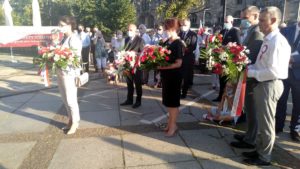 Poznań: Kwiaty i znicze z okazji setnej rocznicy Bitwy Warszawskiej