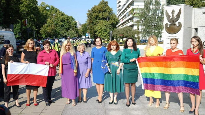 Lewica tęczowe maseczki fot. Lewica
