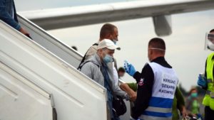 Poznań: Kolejni repatrianci przylecieli na Ławicę
