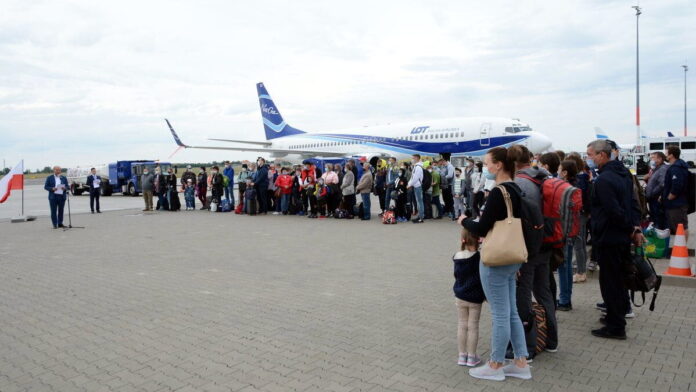 Przybycie repatriantów, Ławica fot. K. Adamska