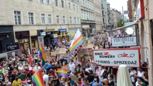 Poznań: Tysiące osób broniło tęczy