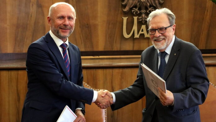 zastępca prezydenta B. Guss i rektor prof. A. Lesicki fot. UAM