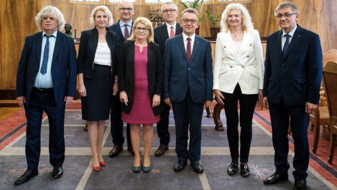 nowi prorektorzy UAM fot. UAM