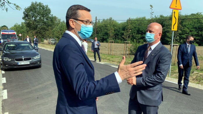 premier M. Morawiecki, otwarcie drogi w Pisarzowicach, archiwum fot. WUW