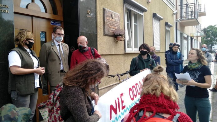 protest przeciwko wycince bieszczadzkich lasów - inicjatywa Dzikie Karpaty