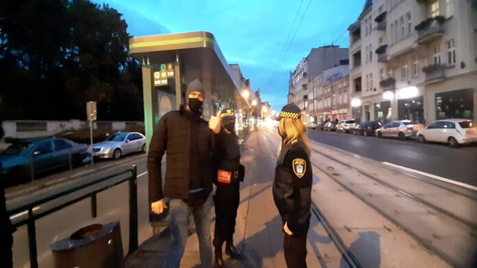 kontrola maseczek fot. SMMP