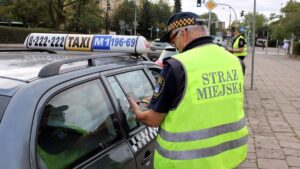 Poznań: Strażnicy miejscy kontrolowali taksówki