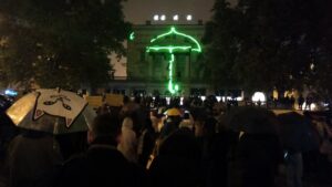 Poznań: Strajk Kobiet razem z protestem w Warszawie - i przeciwko projektowi prezydenta Dudy