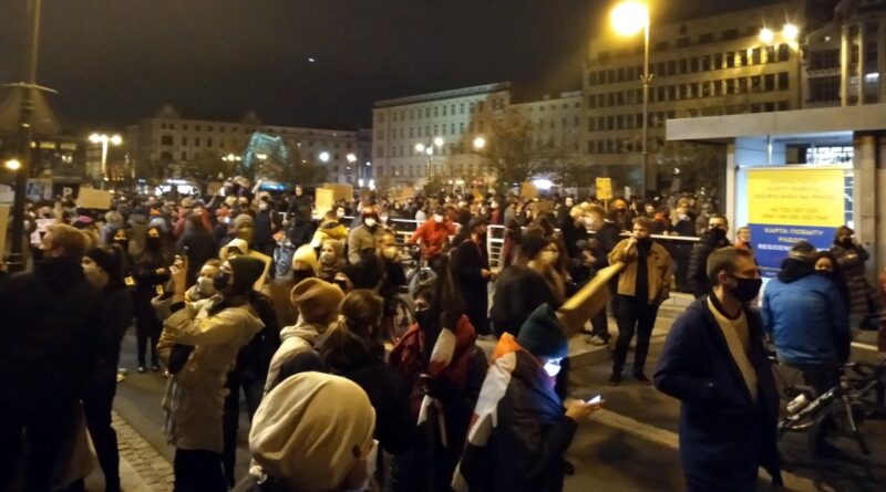 Poznań: Strajk Kobiet nadal na placu Wolności