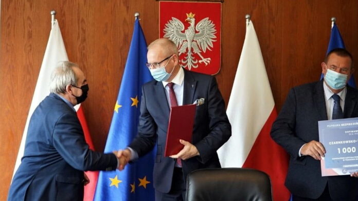 wojewoda Łukasz Mikołajczyk - dofinansowanie szpitala w Trzciance fot. WUW