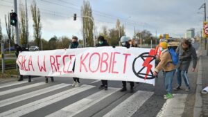 Poznań: Strajk Kobiet i Extinction Rebellion blokują Głogowską