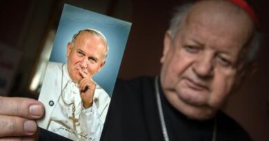 kardynał Dziwisz fot. Gov.pl