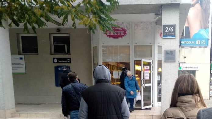 kolejka po rogale świętomarcińskie