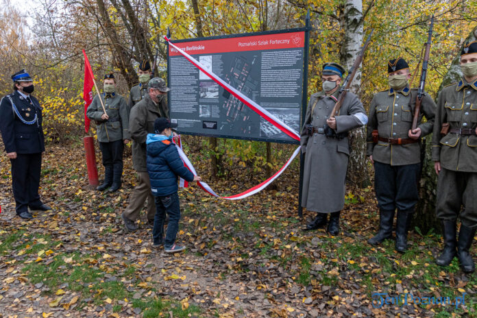 Odsłonięcie tablicy Poznańskiego Szlaku Fortecznego Wzgórze Berlińskie fot. Sławek Wąchała