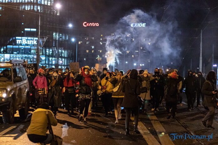 Partyzantka Poznań Strajk Kobiet fot. Sławek Wąchała