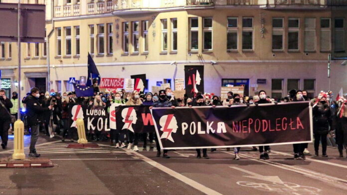 Strajk Kobiet w sprawie UE fot. S. Wąchała