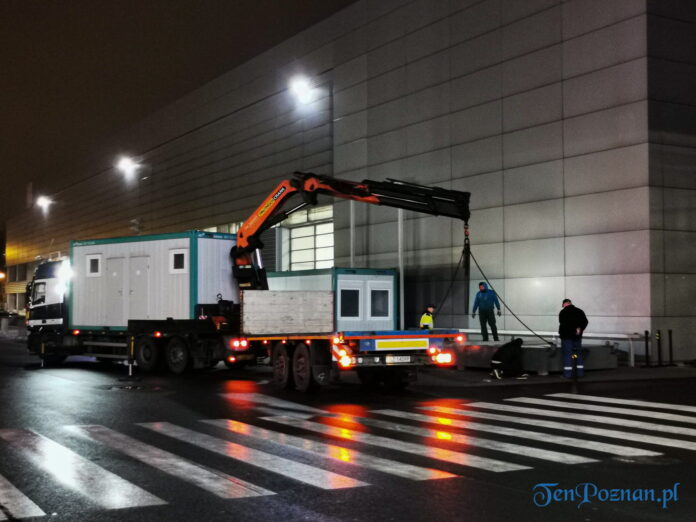 Szpital polowy MTP Poznań w budowie fot. Sławek Wąchała