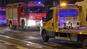 Poznań: Zderzenie samochodu z tramwajem. Jedna osoba ranna