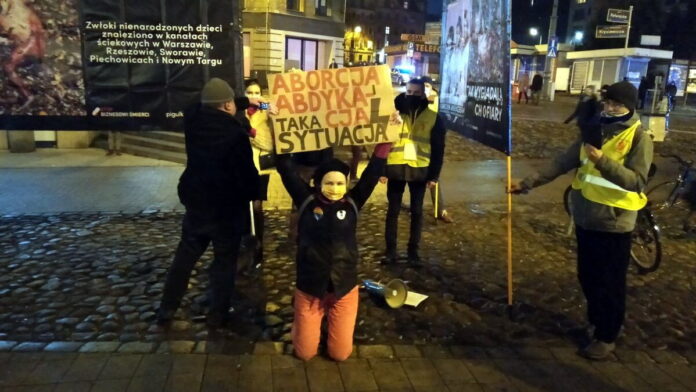 pikiety pro-choice i fundacja Pro Prawo do Życia