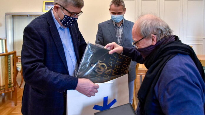 Ryszard Czapara nagrodzony Srebrną Pieczęcią fot. UMP