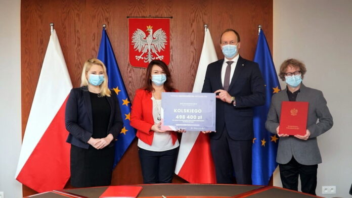 sprzęt dla szpitala w Kole fot. WUW