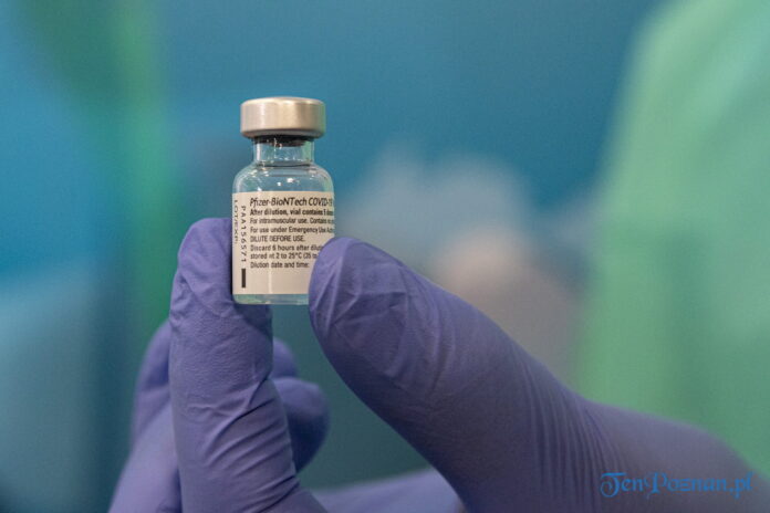 Szczepienie na Covid 19 Pfizer szczepionka pandemia koronawirus fot. Sławek Wąchała