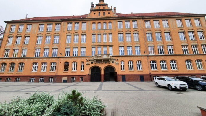 szkoła przy Berwińskiego po remoncie fot.PIM