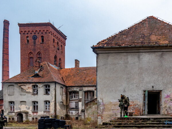 Paintball Owińska Szpital psychiatryczny w Owińskach fot. Sławek Wąchała