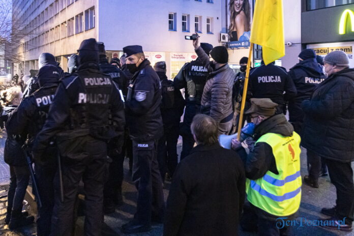 Jedzenie zamiast bomb - fundamentalizmu. Pikieta antyaborcyjna Fundacji Pro-Prawo do życia fot. Sławek Wąchała