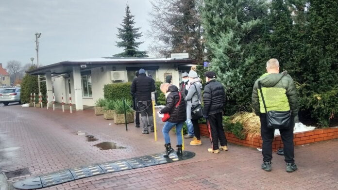 kolejka po identyfikatory SPP fot. Kaja