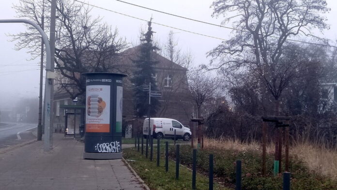 słup reklamowy Sołacz