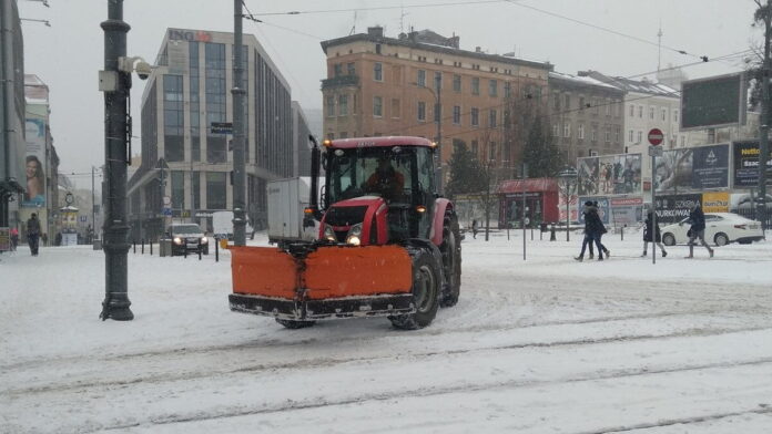 plac Wiosny Ludów, pług snieżny fot. L. łada
