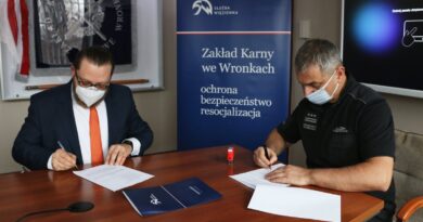 podpisanie porozumienia w ZK we Wronkach fot. szer. Jolanta Żółkiewska