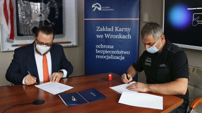 podpisanie porozumienia w ZK we Wronkach fot. szer. Jolanta Żółkiewska