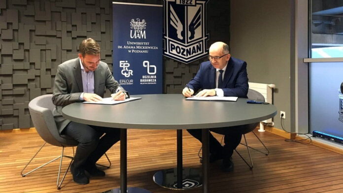 Prezes KKS Lech Piotr Rutkowski i prorektor UAM Michał Banaszak fot. P. Stanula UAM