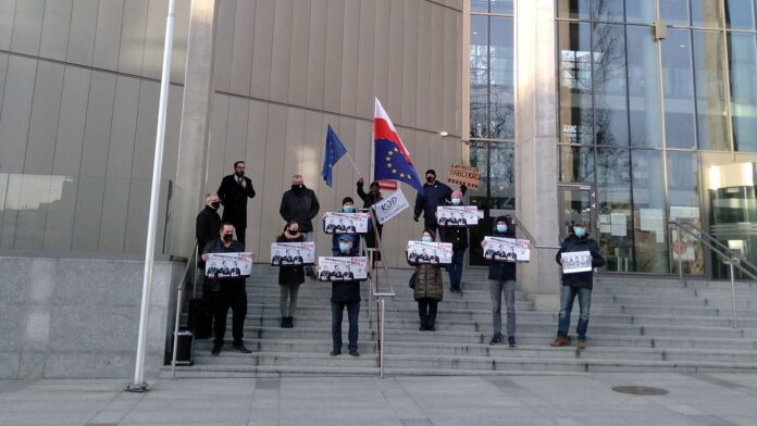 demonstracja, niezależne sądy