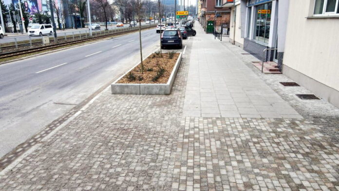 nowy chodnik przy Królowej Jadwigi fot. PIM