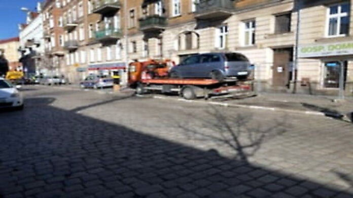 odholowanie samochodów Wilda fot. SMMP