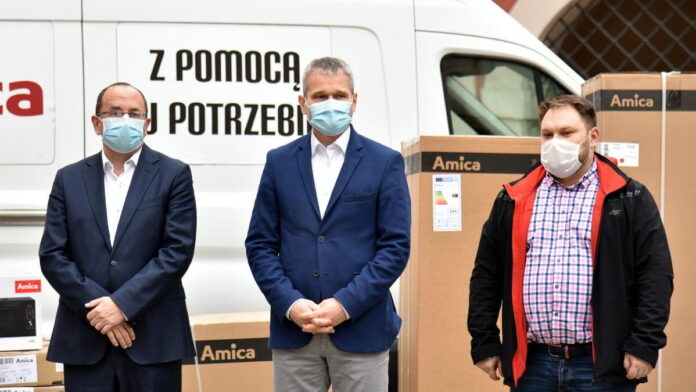 pomoc dla pogorzelców z osiedla Kopernika fot. UMP