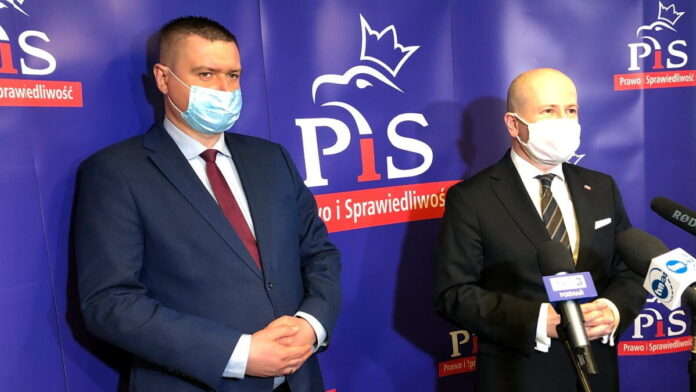 Posłowie Marcin Porzucek, Bartłomiej Wróblewski fot. biuro posła Wróblewskiego