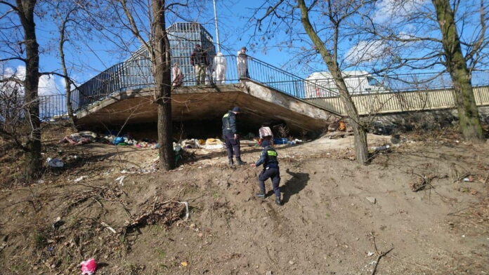 usuwanie koczowisk bezdomnych fot. SMMP