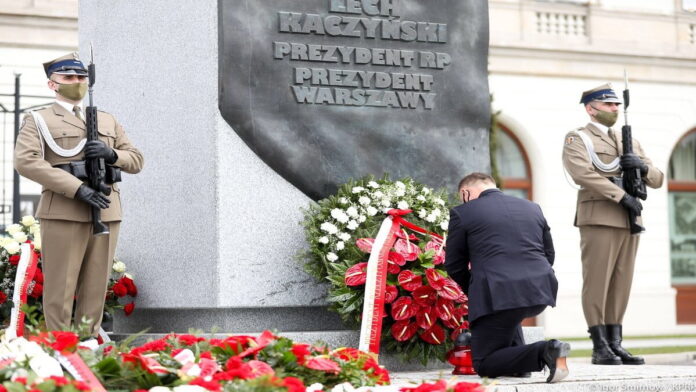 Prezydent Andrzej Duda uczcił pamięć ofiar katastrofy smoleńskiej fot. Kancelaria Prezydenta