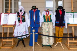 Pałac Jankowice Kalejdoskop folkloru - wystawa kostiumów scenicznych fot. Sławek Wąchała