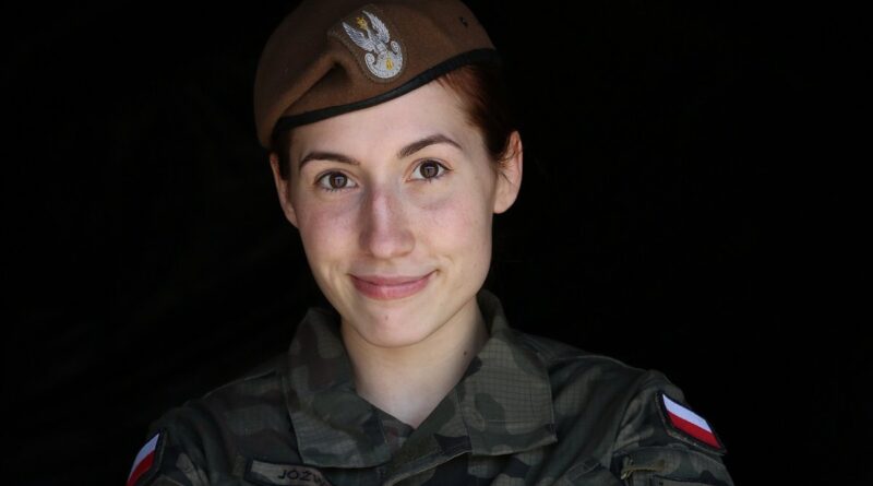 Sara Jóźwiak w mundurze fot. 12WBOT