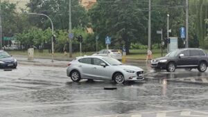 deszcz na Dąbrowskiego fot. K. Adamska