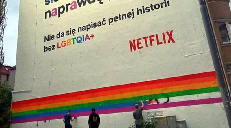 odnawianie muralu na Dąbrowskiego fot. Grupa Stonewall, A. Rydellek